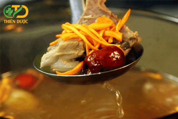 Canh-dong-trung-ha-thao-la-mot-mon-an-bo-duong