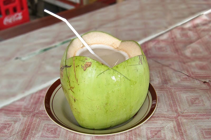 bi-tieu-duong-co-uong-duoc-nuoc-dua-khong